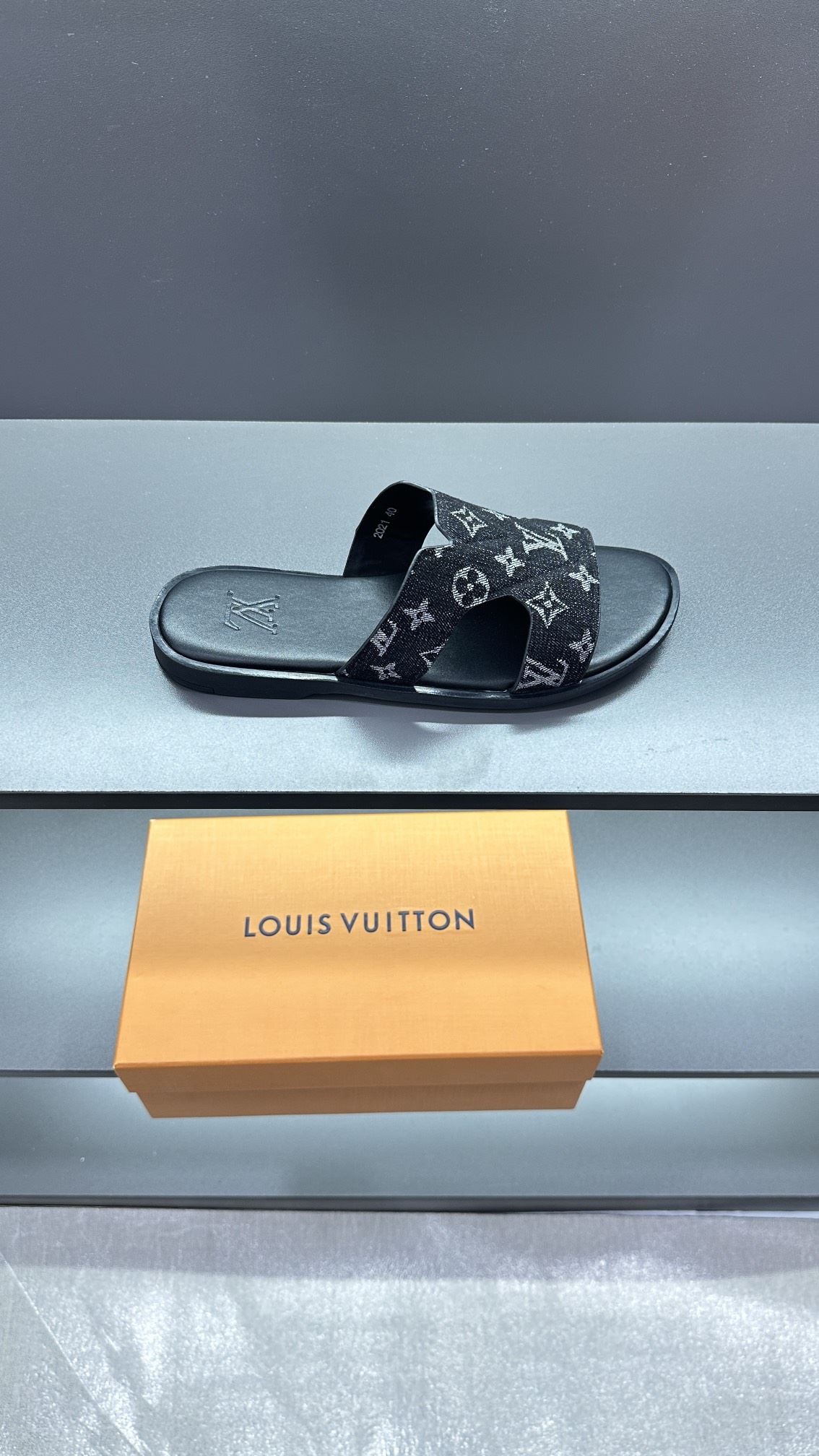 Louis Vuitton Slippers